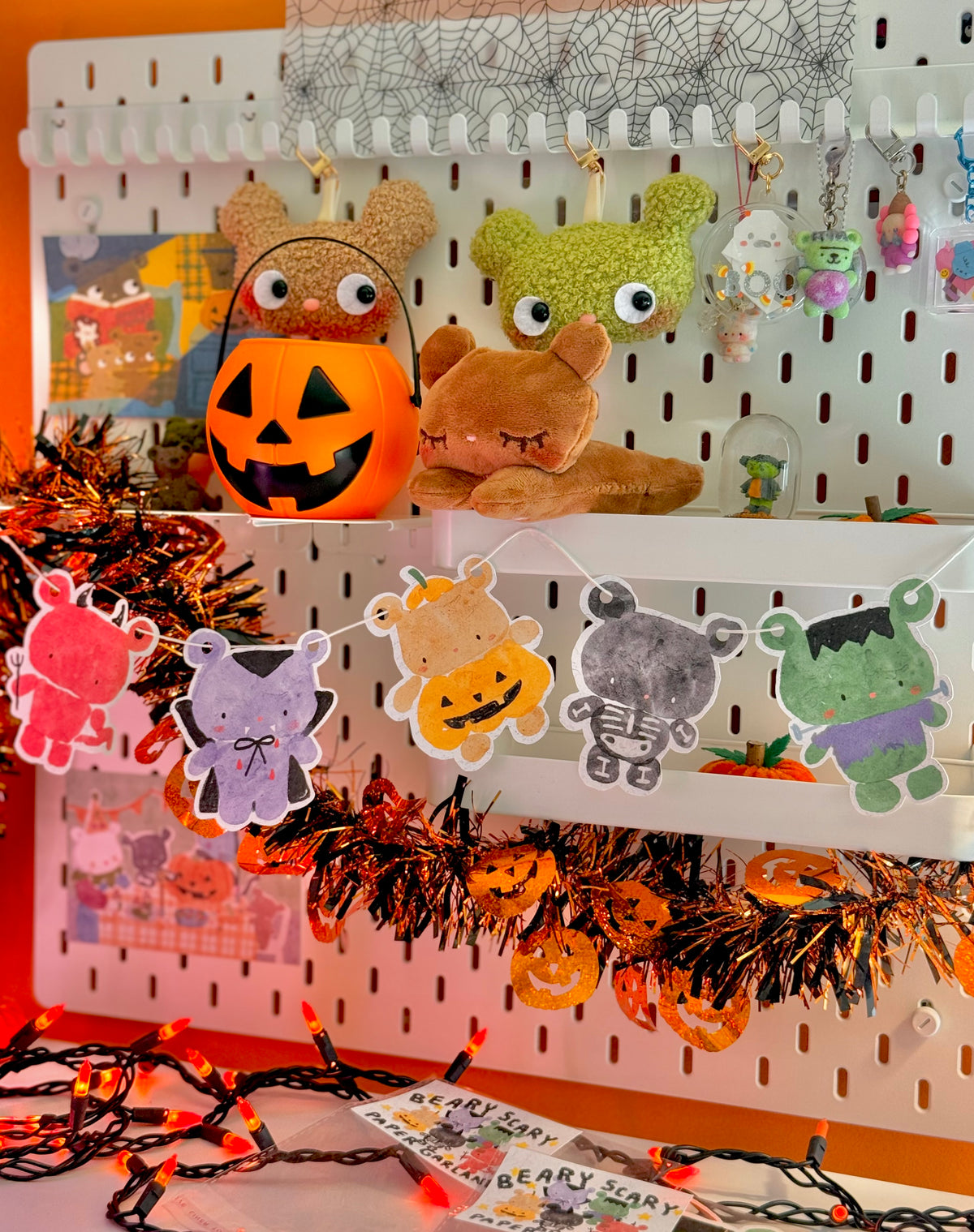 beary scary • paper garland
