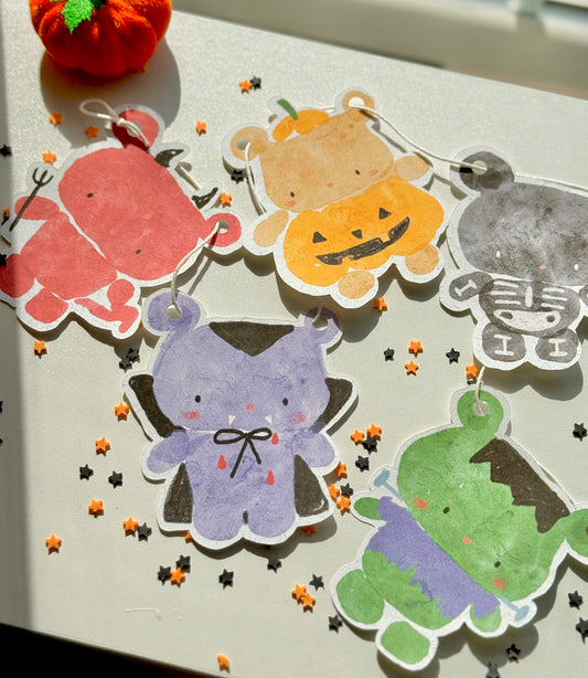beary scary • paper garland