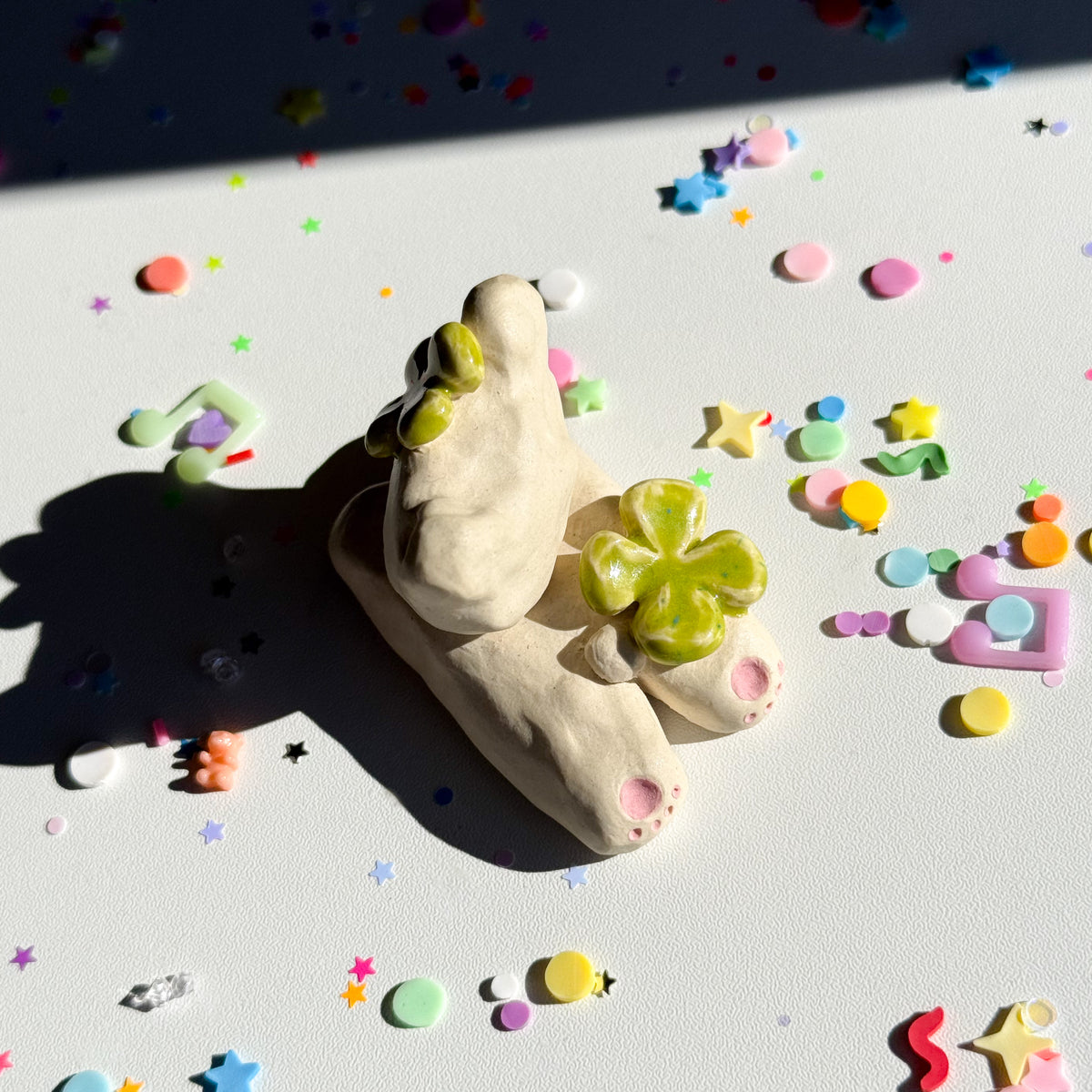 laying down (in the clover field) | ceramic figure
